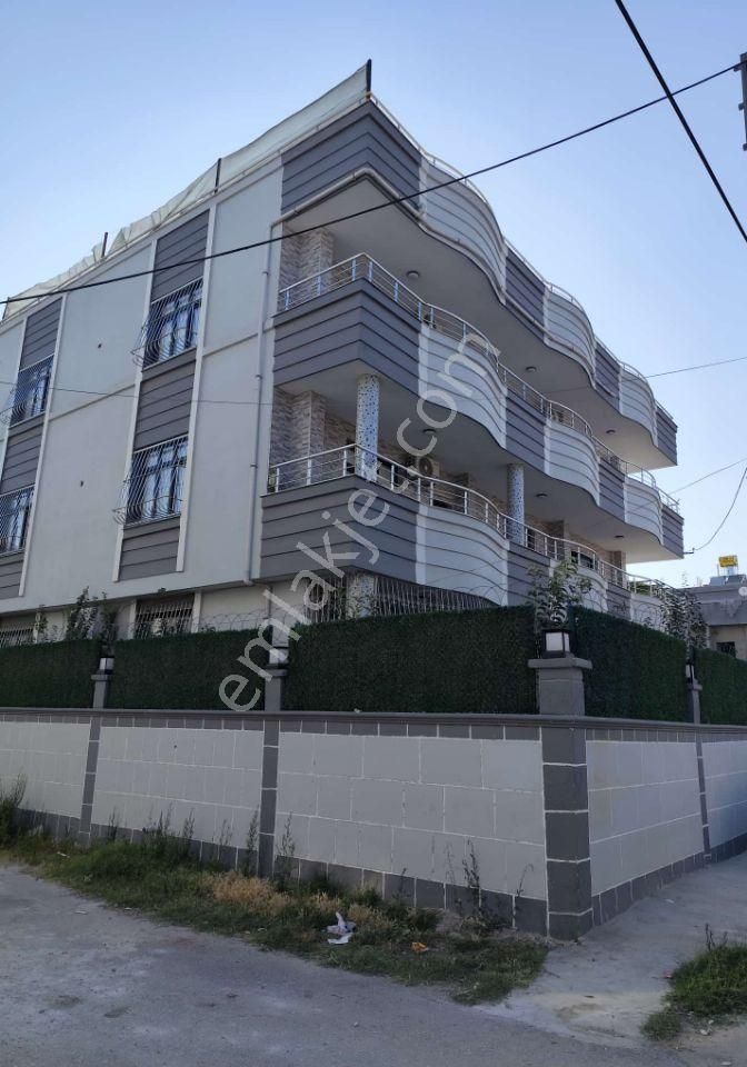 Akkapı' Da Mükemmel 3 Katlı Geniş Bahçeli Lüks Yapı