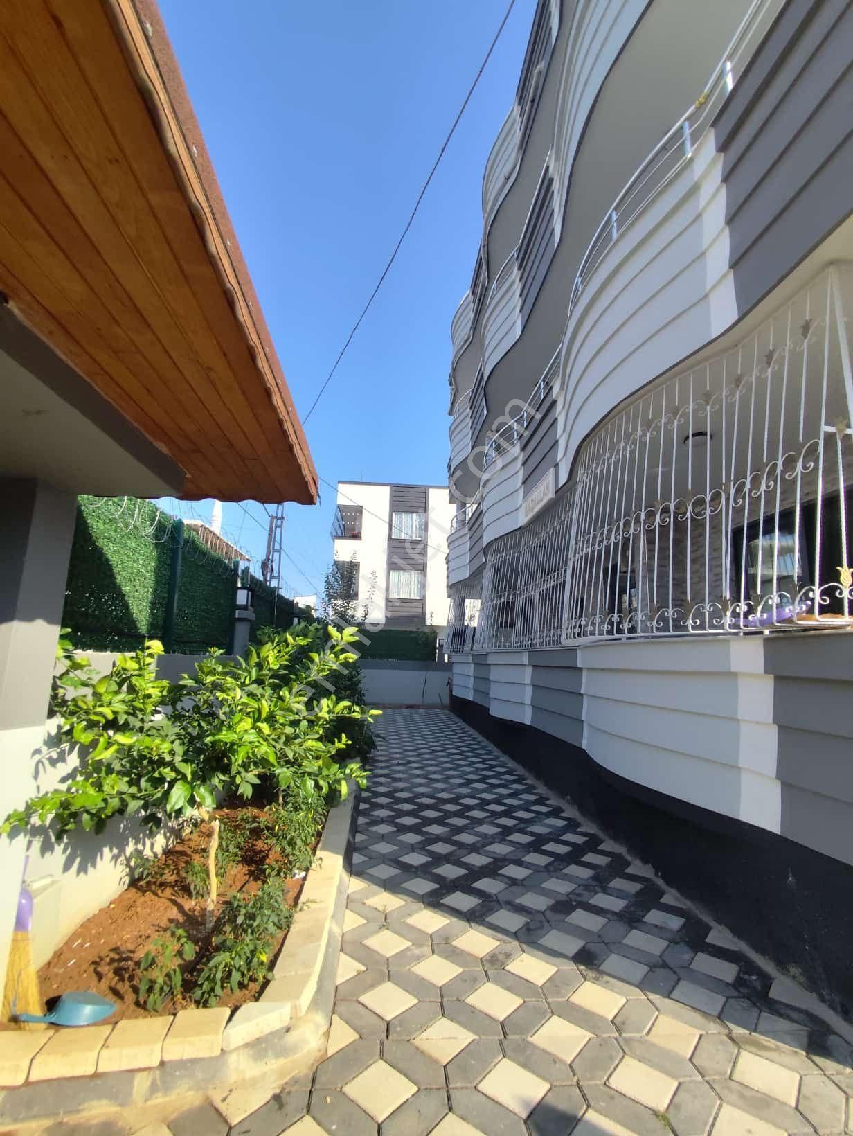 Akkapı' Da Mükemmel 3 Katlı Geniş Bahçeli Lüks Yapı - Görsel 15