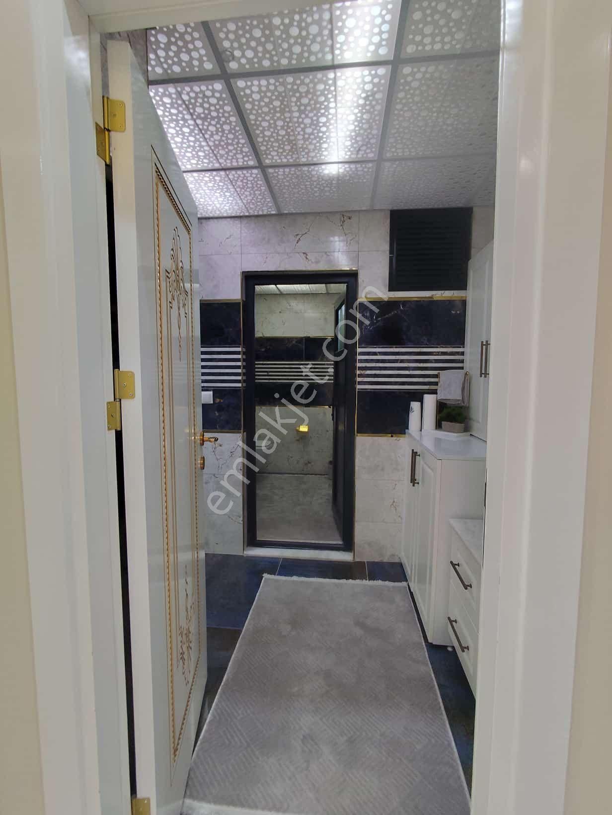 Akkapı' Da Mükemmel 3 Katlı Geniş Bahçeli Lüks Yapı - Görsel 23