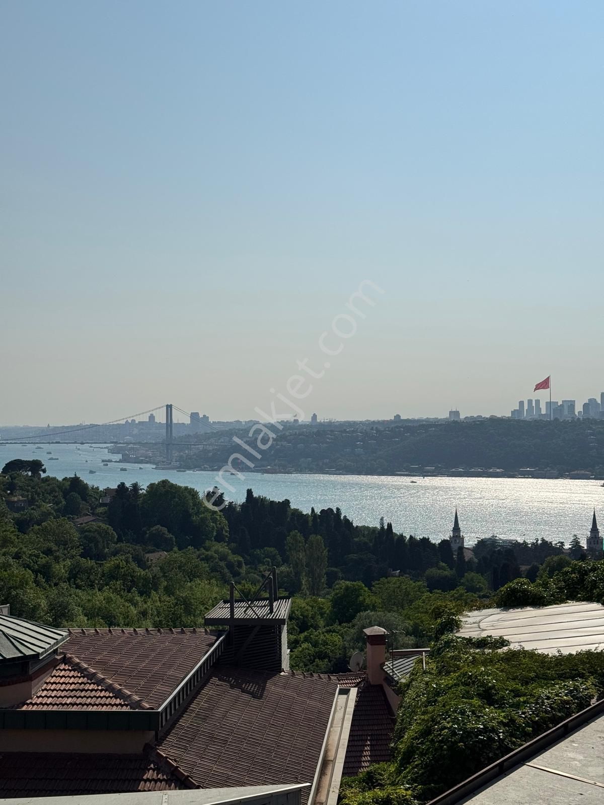 Çengelköy ’de Boğaz Manzaralı 2+1 Bahçe Katı Kiralık Daire