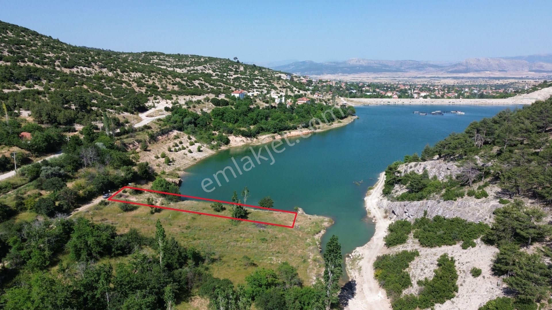 Korkuteli Yeltende Satılık Gölet Kenarı Yelten Manzaralı Bahçe