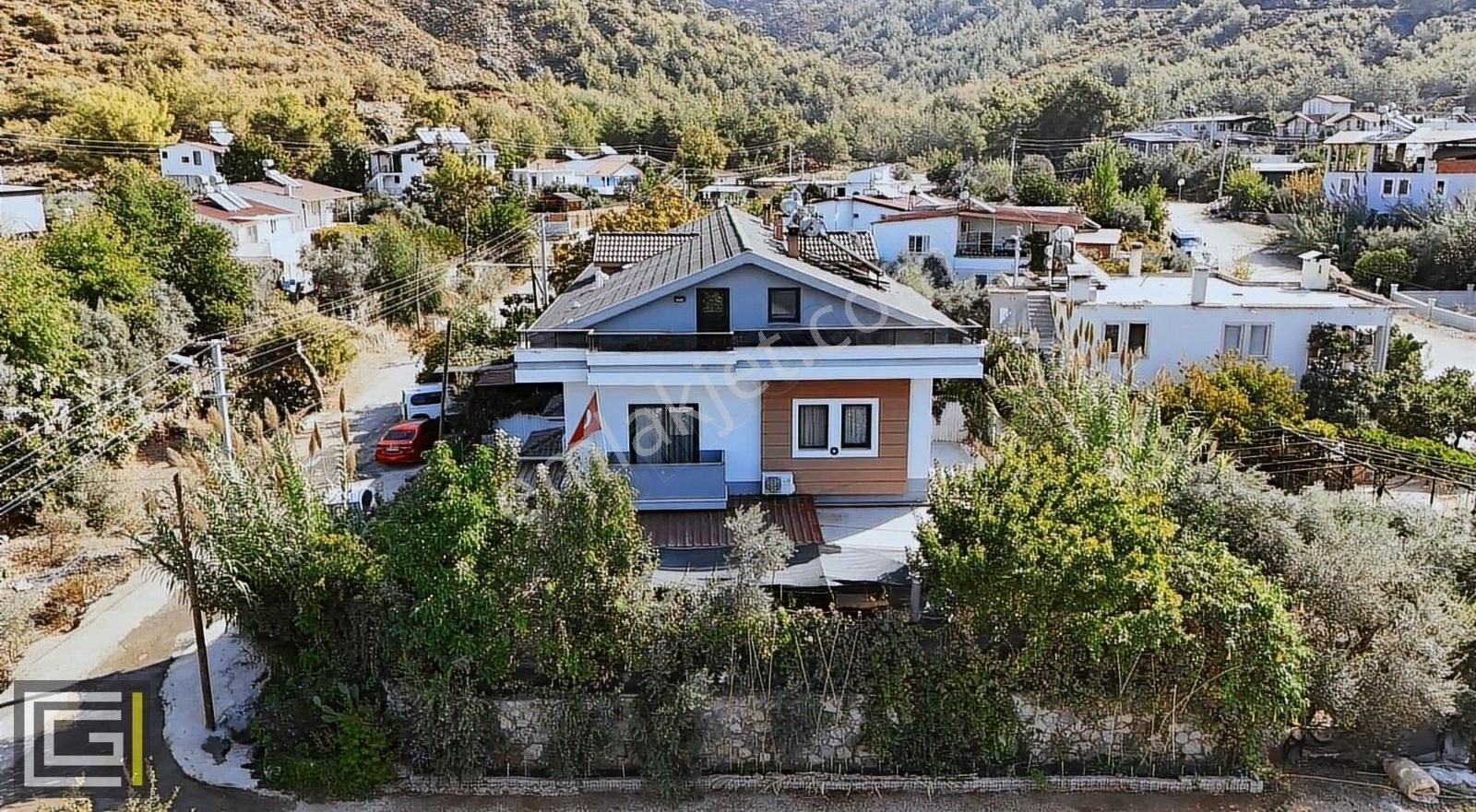 Fethiye Karagedikde4+1otoparklı Köşe Konumda Bitişik Nizam Villa