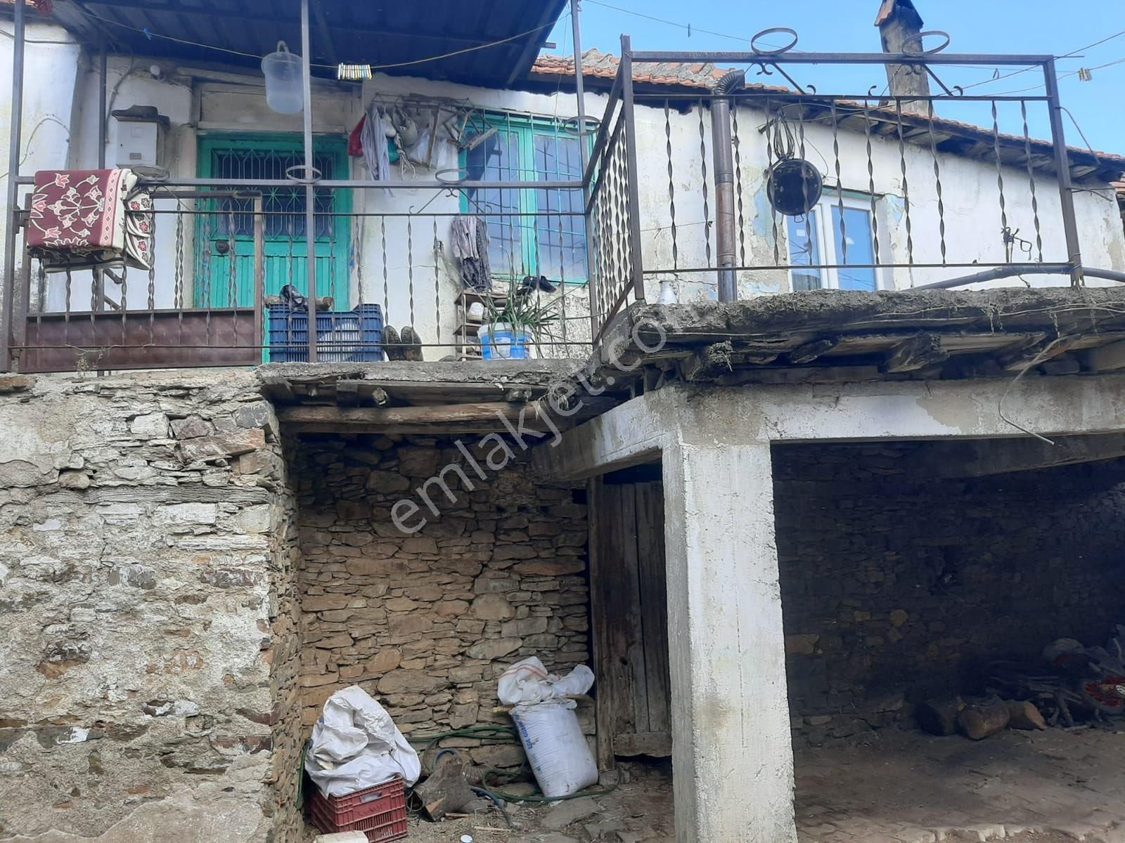 Manisa Turgutluda Satılık Köy Evi 102m2