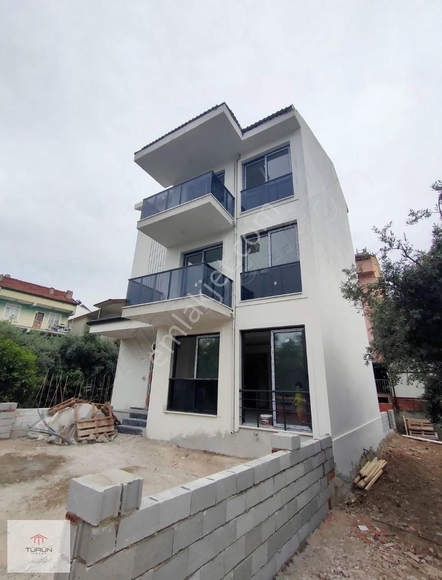 Tuzla Mahallesi'nde Projeden 2+1 Zemin Kat Daire