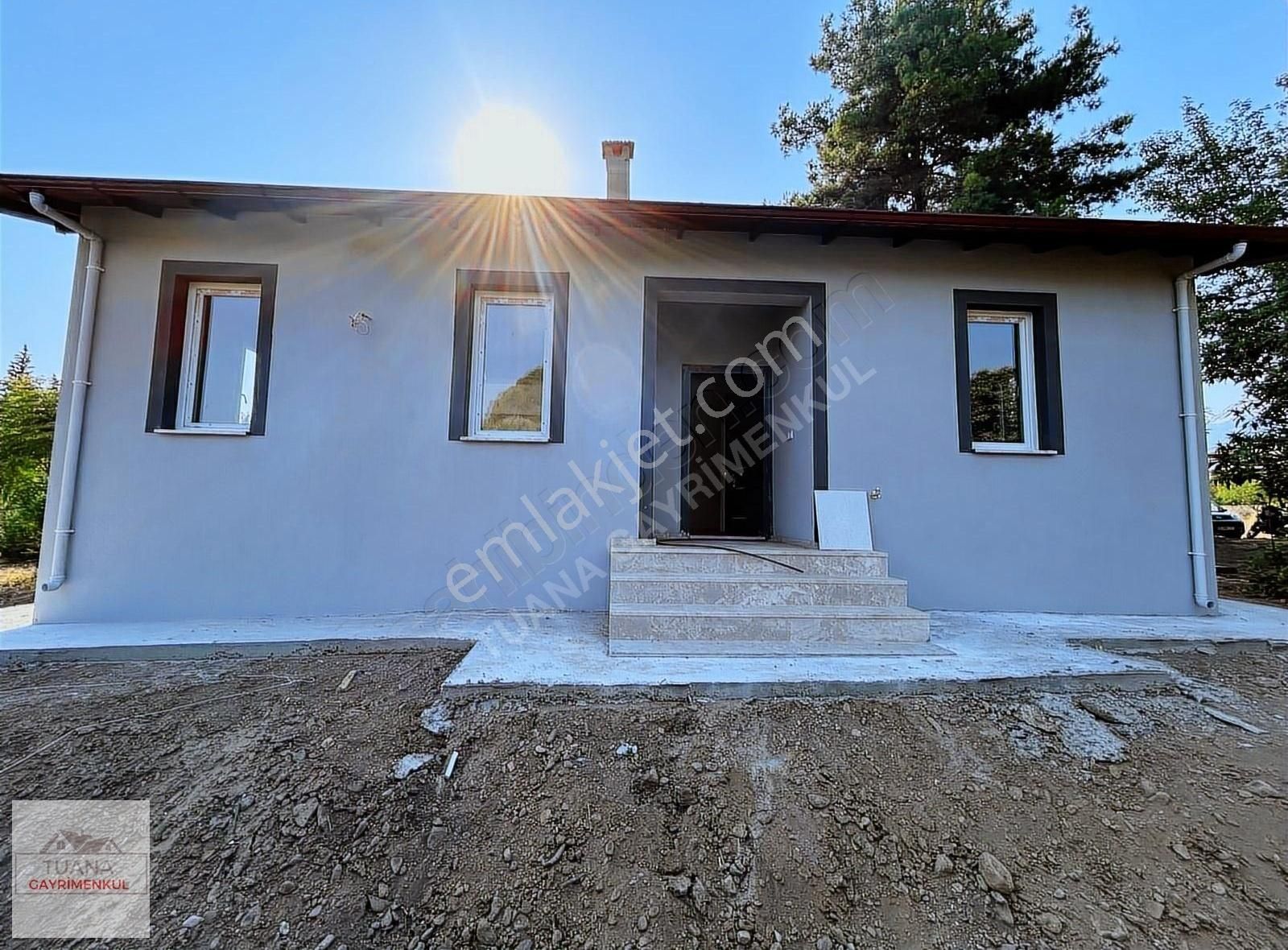 Tuana Emlak'tan Köyceğiz Yeni Mahalle'de Kiralık 2+1 Müstail Ev
