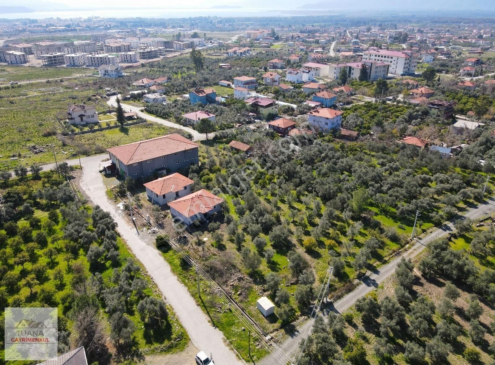 Tuana Emlak'tan Toparlar'da 1200m2 10/20 İmarlı Arsa