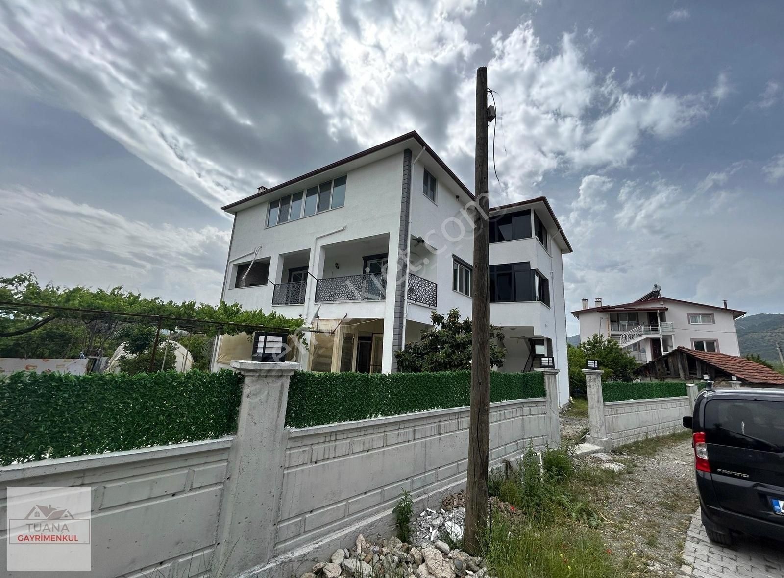 Tuana Emlak'tan Köyceğiz Toparlarda 2+1 Geniş Kiralık Daire