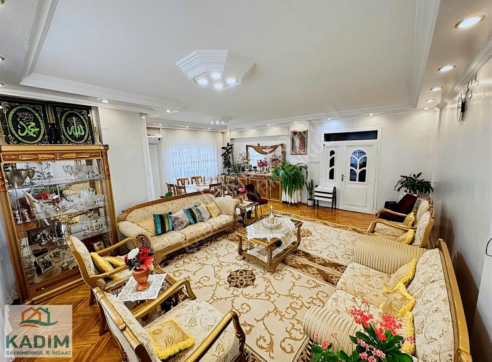 Güneykent'in Merkezinde 330m² 4+1 Dublex Daire