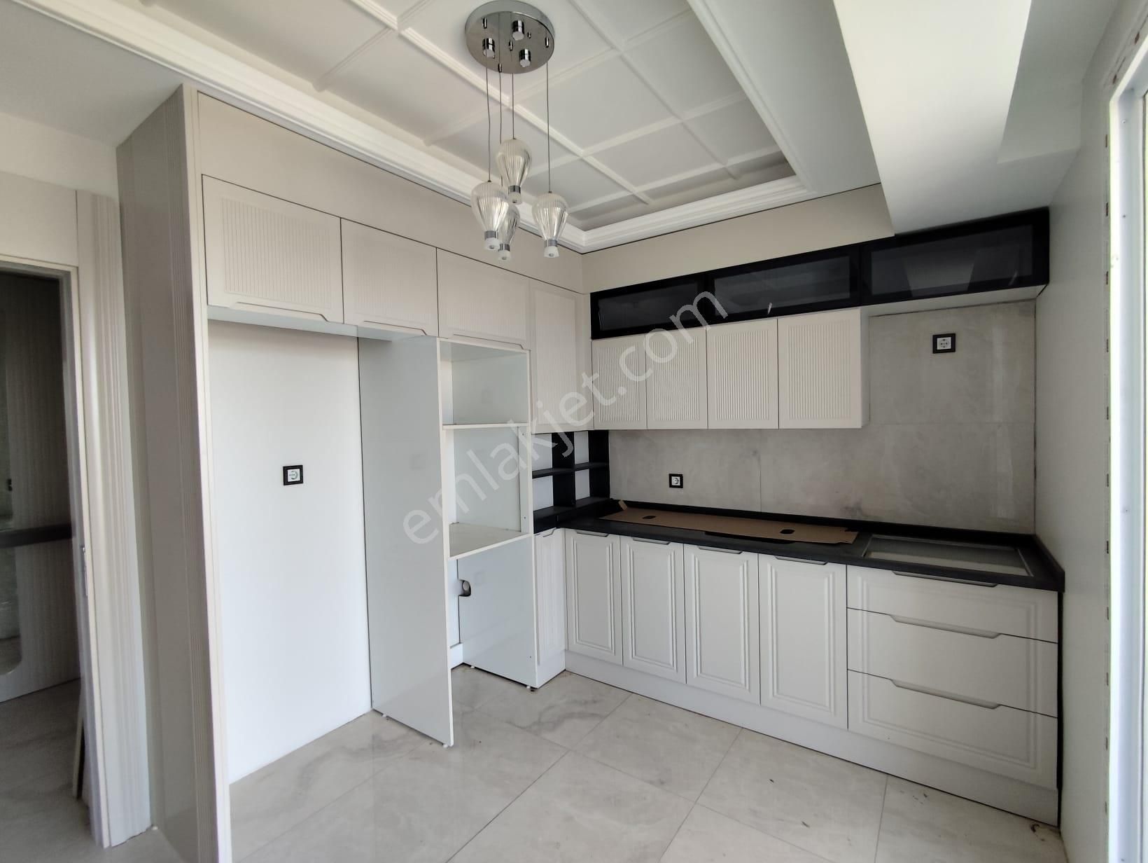Rota Dan Yenicezaevi Livia Amapol Yapıda 2+1 Satılık Daire