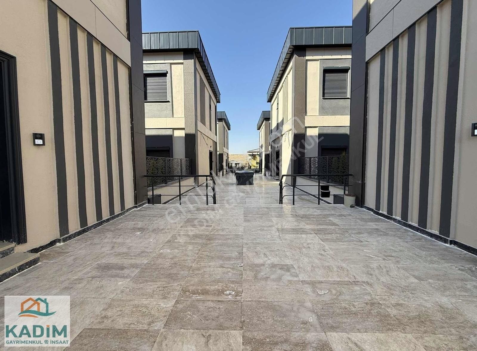 Körkünde Ana Cadde Üzeri Satılık Ultra Lüks 4+1 Villa