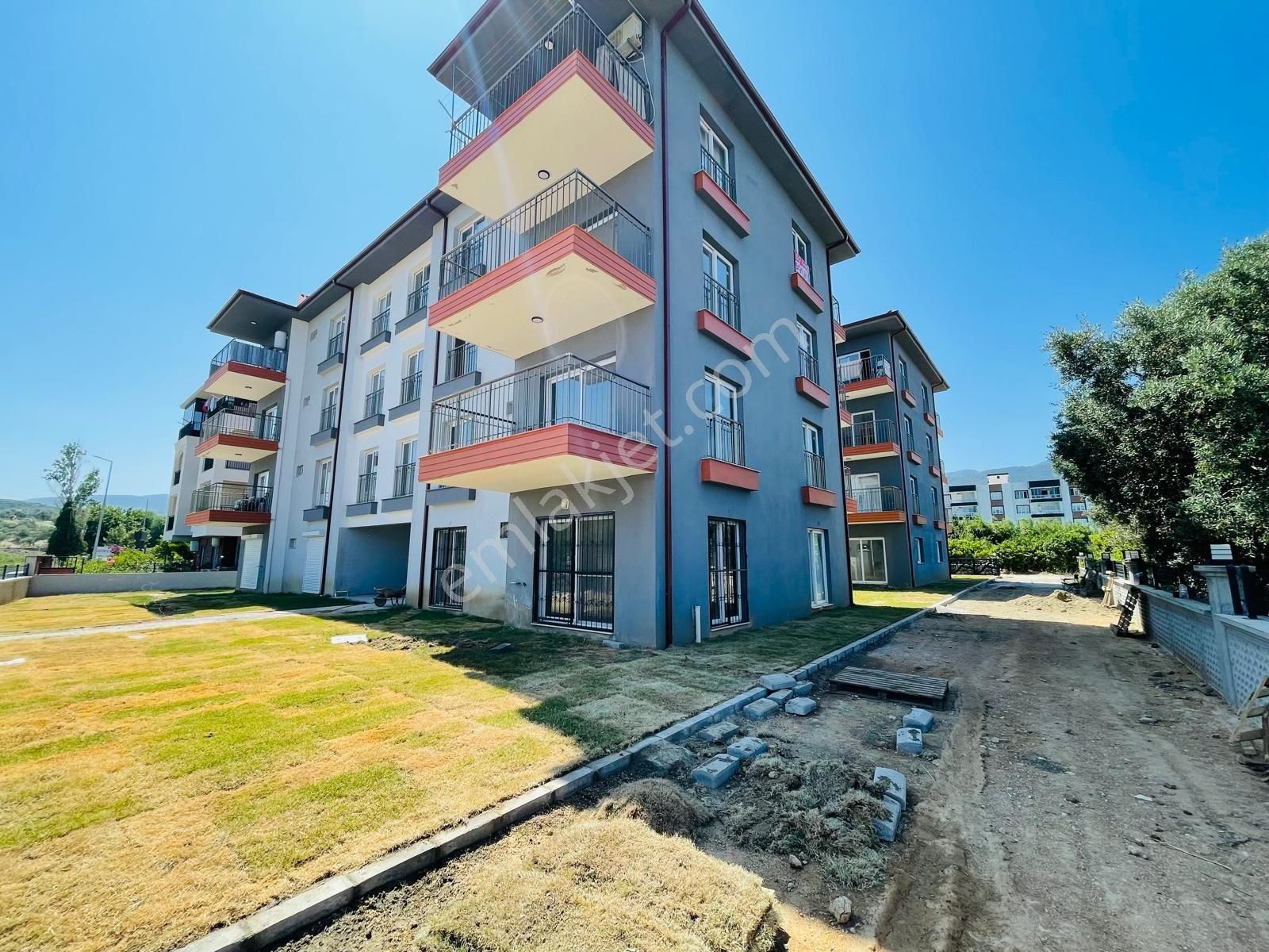 Kuşadası Davutlar Bölgesinde Uygun Fiyat 2+1 Daire