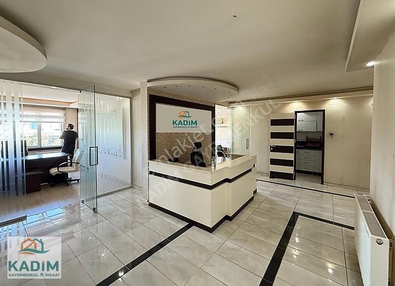 Forum Avm Yanında Fuar İş Merkezinde 4 Odalı 160m² Kiralık Ofis