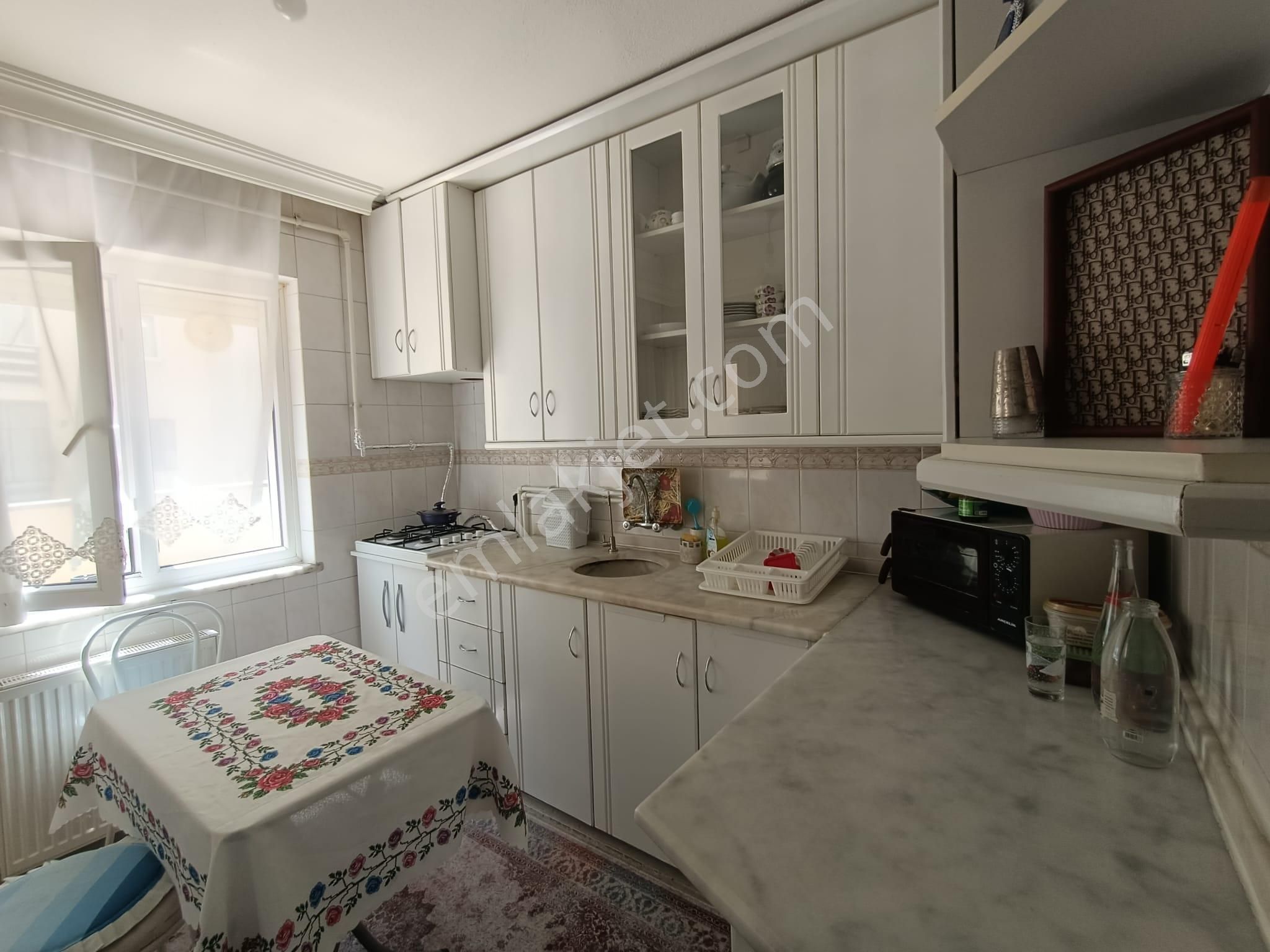 Kafeler Sokağında Çift Cepheli Asansörlü 3+1 Daire