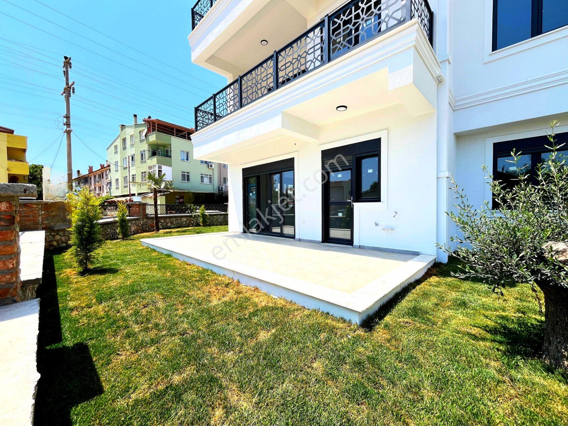 ▶ ▶akçay Körfez'den Küçükkuyuda Geniş Bahçe Kullanımlı Sıfır 2+1 Satılık Daire