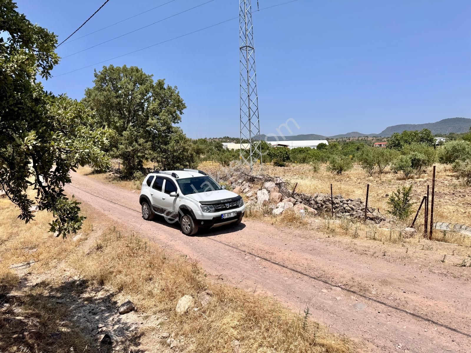 Karakılıçlıda 900 M2 Tarla , Köye Yakın