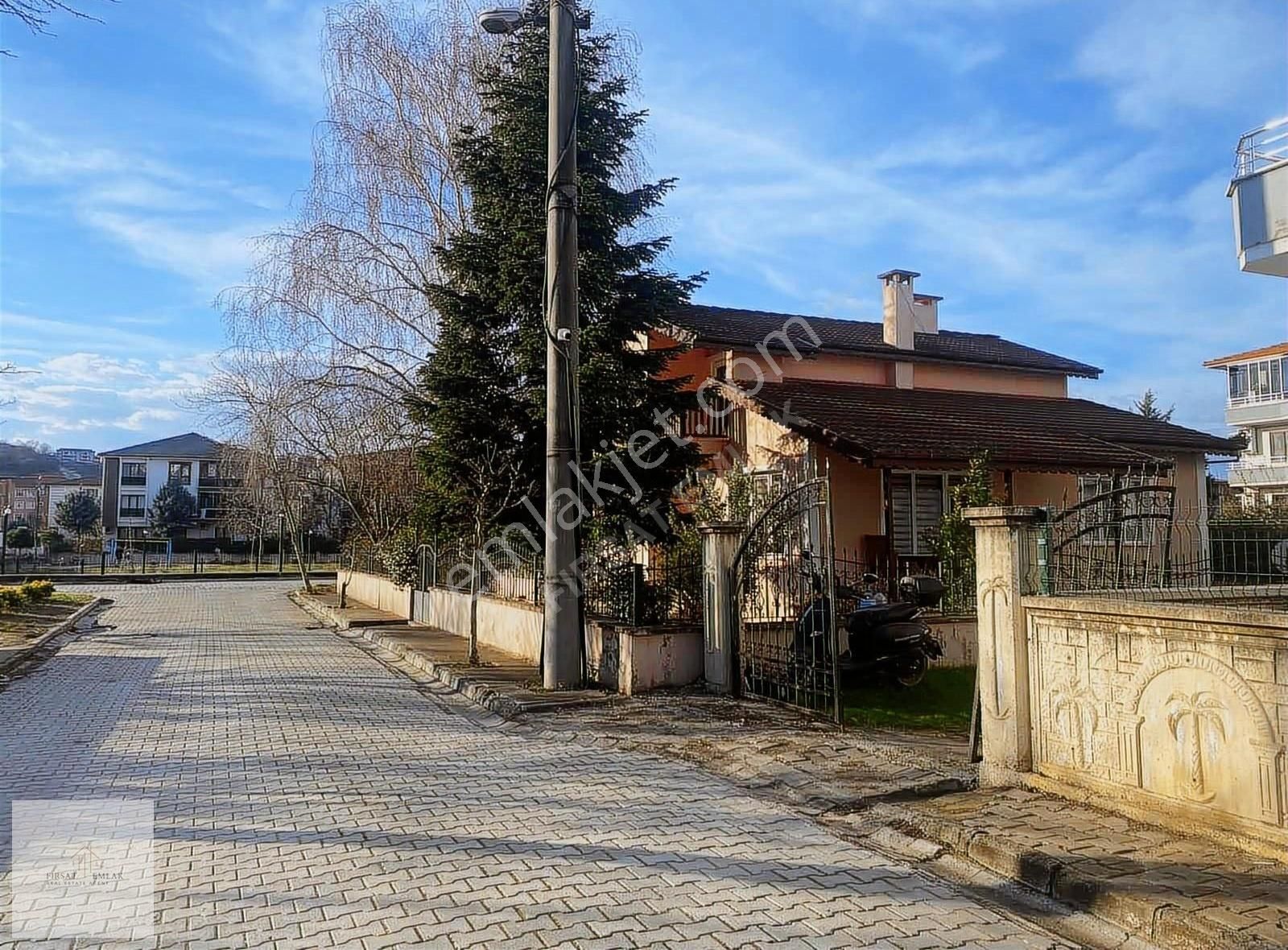 Dere Mahallesı'nde 3 + 1 Satılık Daıre