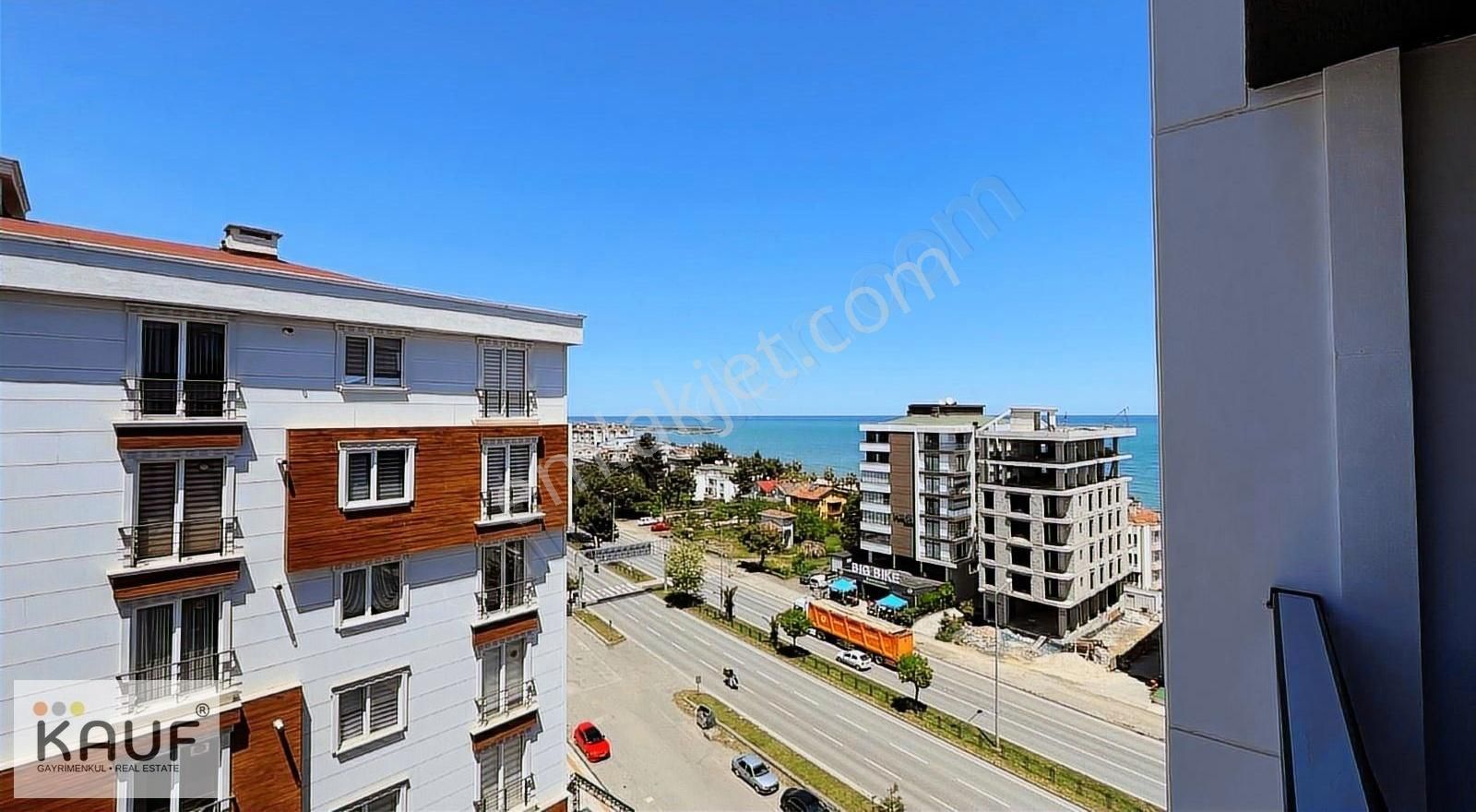 Deniz Manzaralı Sahile Komşu Lüks 1+1 Daire