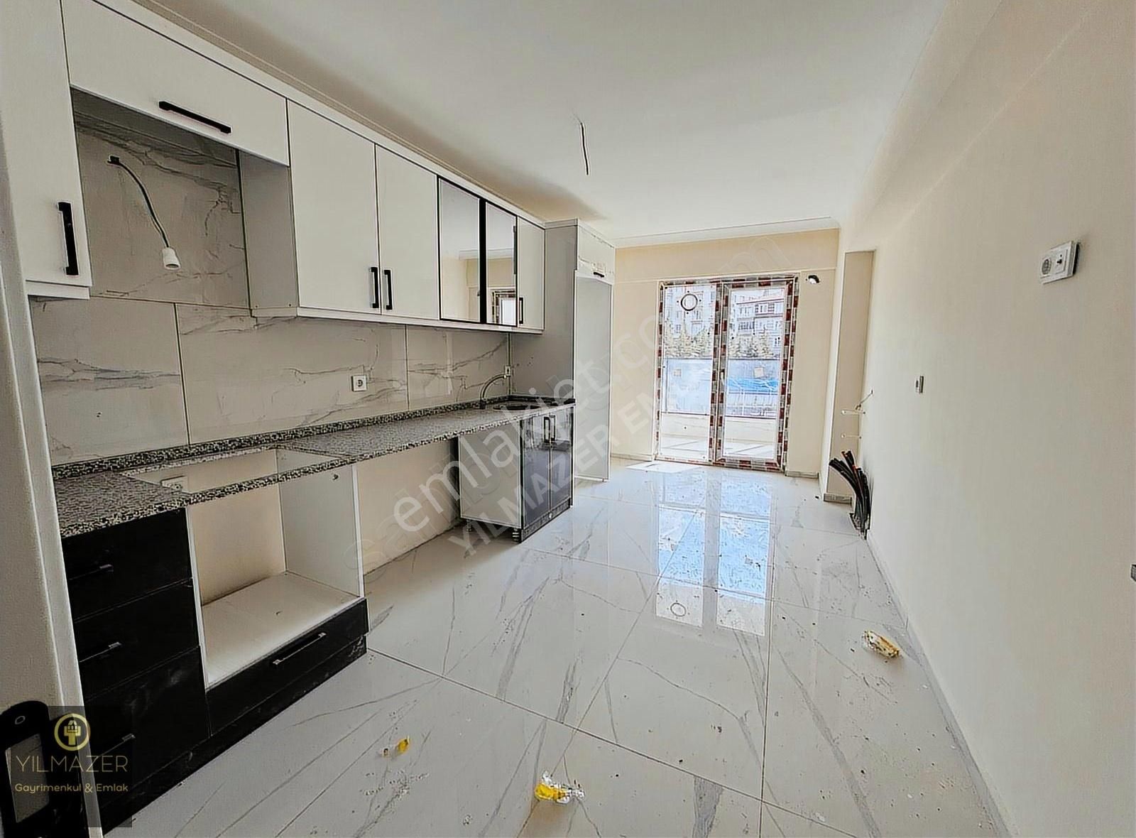 Yılmazer'den Cadde Üstü 140m2 Çift Balkon Çift Banyo Güney Cephe