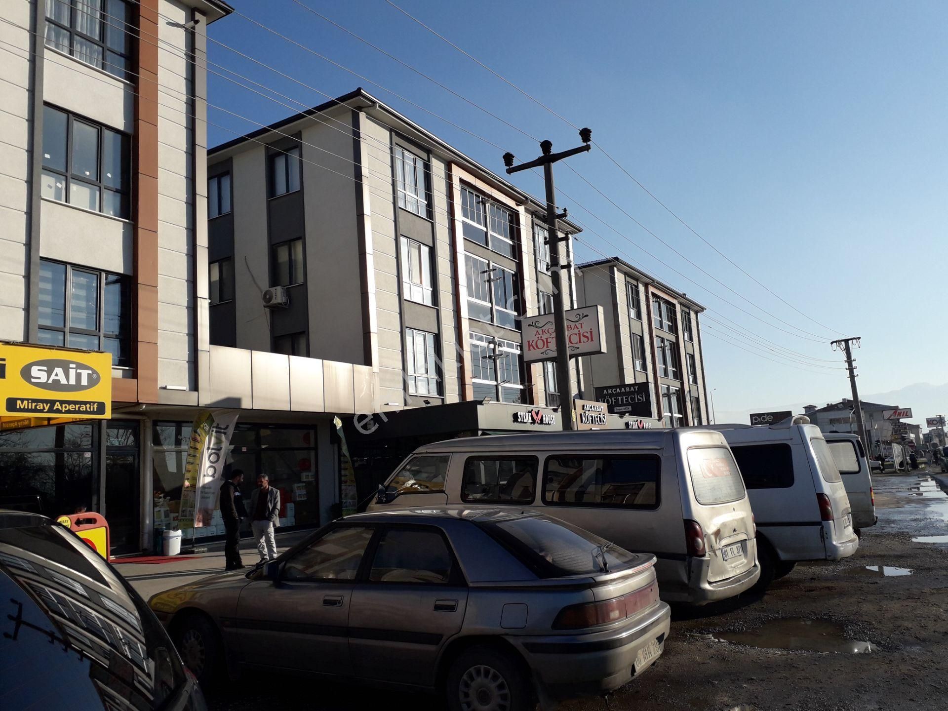 Beyciler Mah. Akçakoca Yolu Üzeri Akçabat Köftenin Üstünde 3+1daire