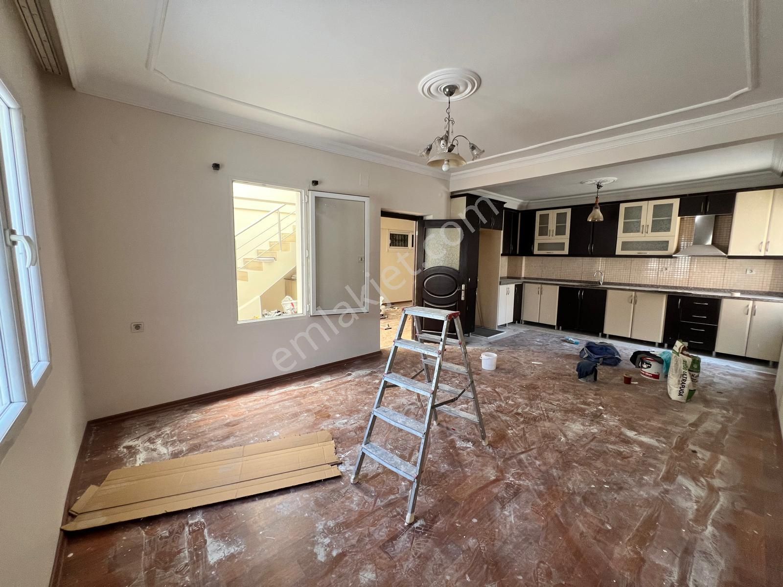 Karınca'dan İhsaniye Mh'de Teraslı Müstakil Aylık Ödemeli 4+1 Kiralık!