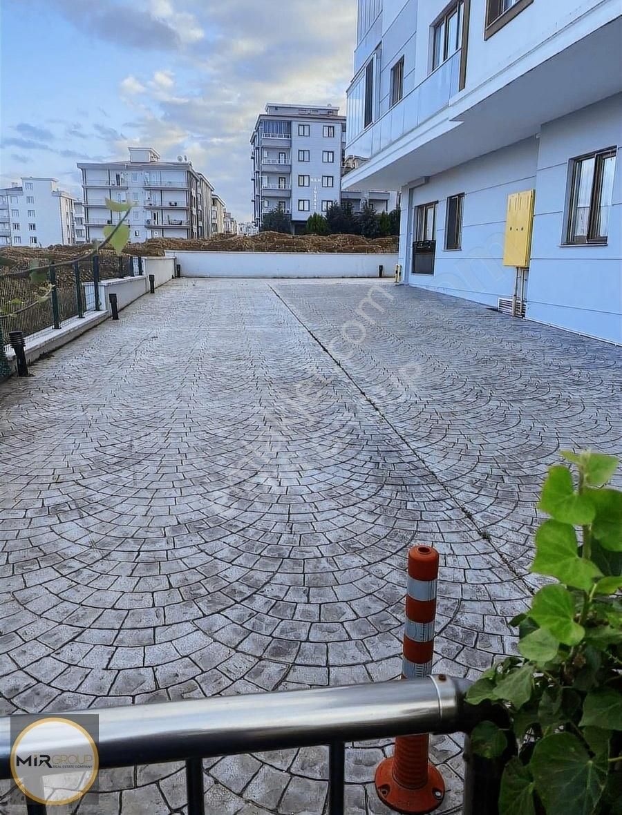 Körfez Minimalist Kapalı Havuzlu Satılık Eşyalı 1+1 Daire
