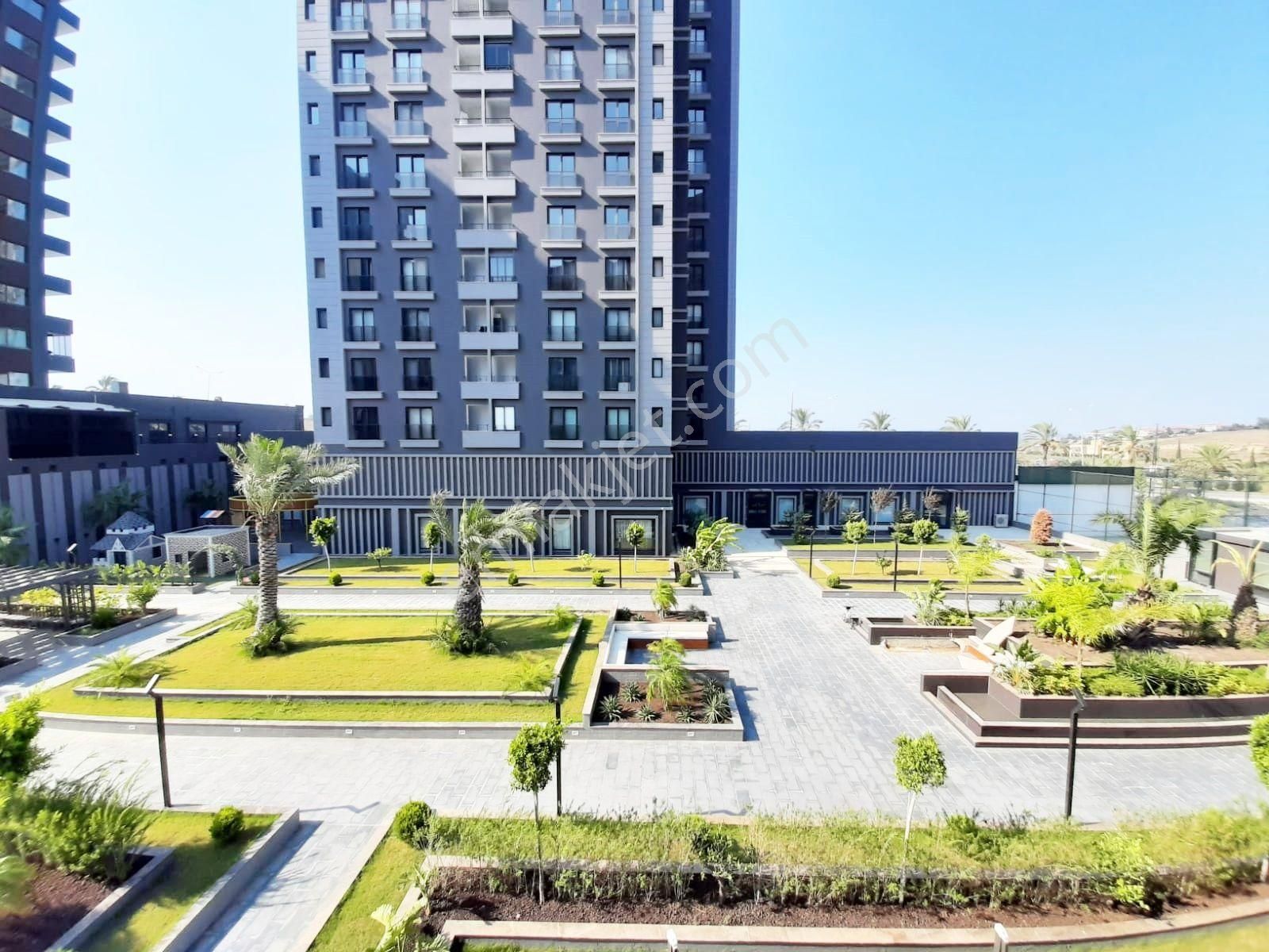 Max Royal'de Sosyal Aktiviteli Site İçi Göl Manzaralı Akıllı Ev Sistemli Yerden Isıtmalı 5+1