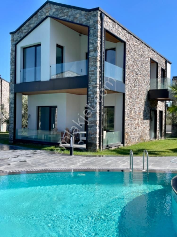 Turyap Altınoluktan Gürede Havuzlu Lüks Villa
