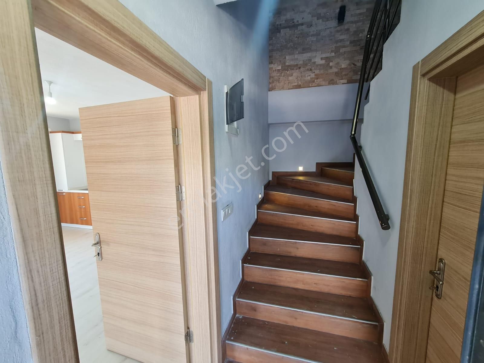 Yeniköy Üzerinde Muhteşem Doğa Havası Olan 3+1 Bahçeli Dubleks Ev - Görsel 18