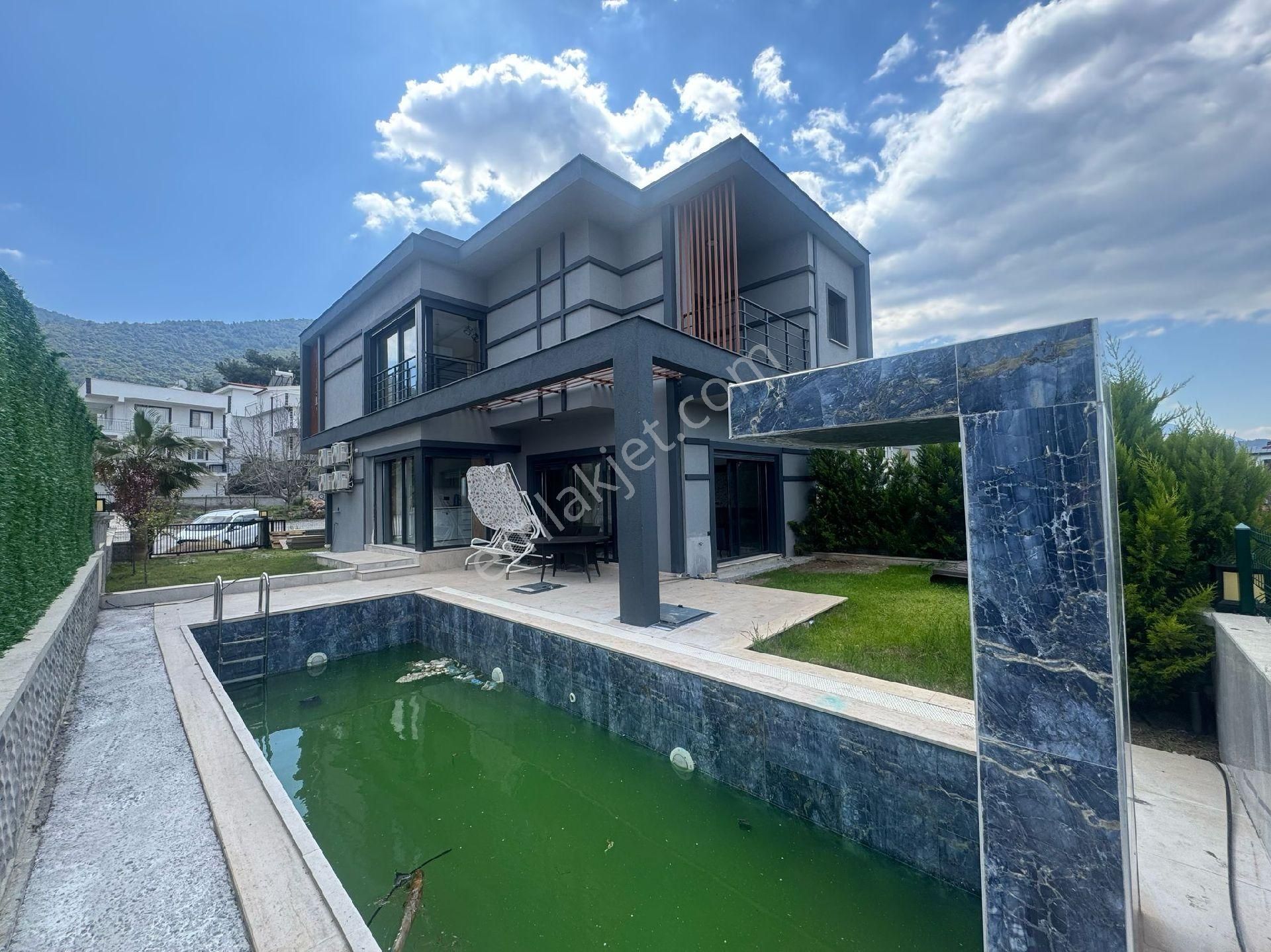 Kuşadası Güzelçamlı'da Eşyalı Özel Havuzlu 4+1 Manzaralı Villa