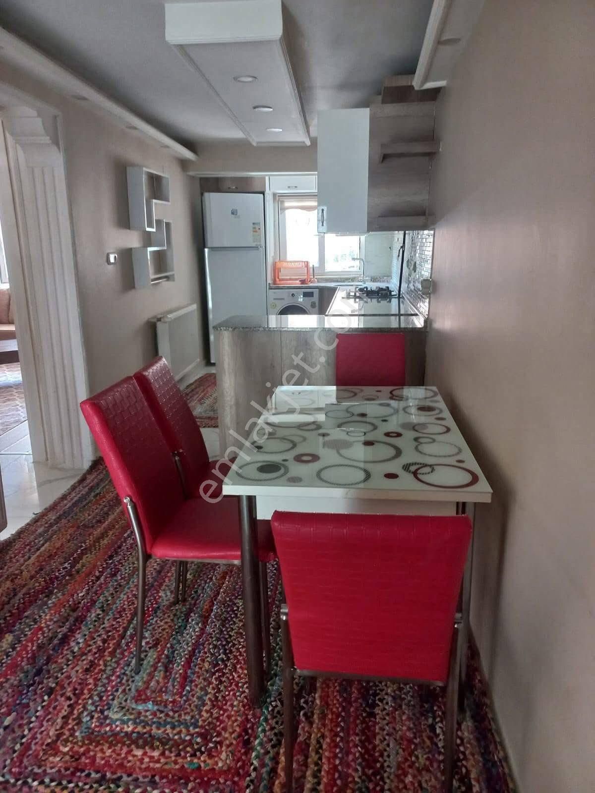 Cumhuriyet Mahallesinde Doğalgazlı Çift Kılimalı 2+1 Ful Eşyalı Kiralık Daire