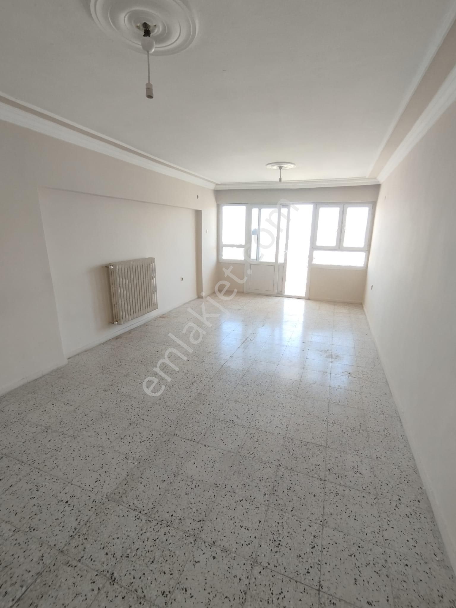Barajyolu Duygu Kafe Civarı Sitede Cepheleri Açık 3+1 Açık Mutfaklı Temiz Daire