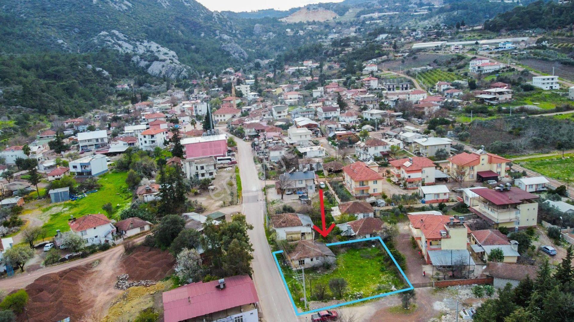 Adrasan Merkezde- İskanlı Evi Olan - 582 M2 Arsa