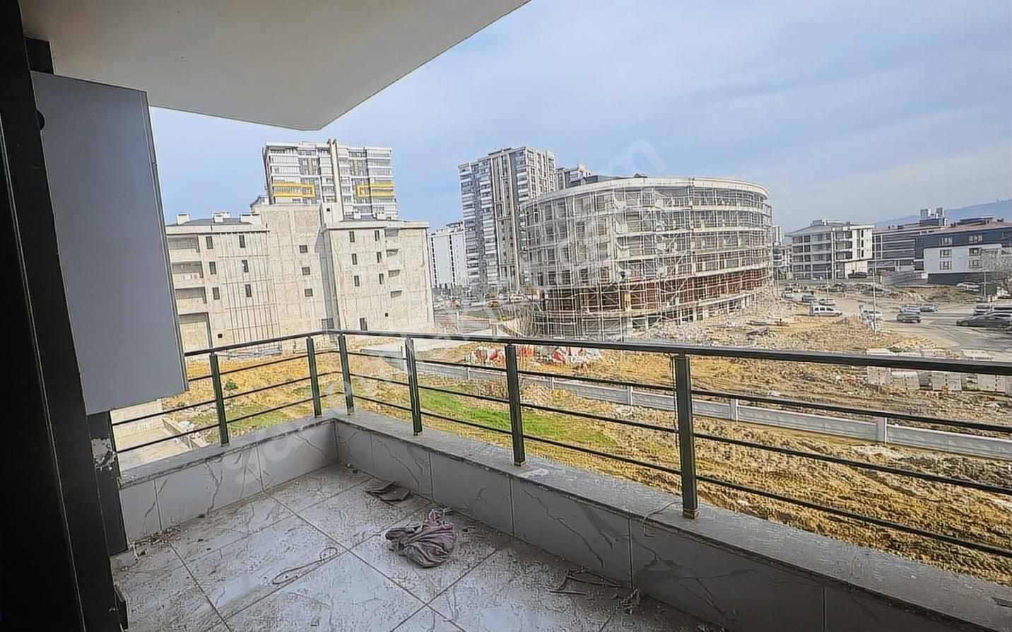 Sahibinden Merkezi Konumda – Ofis Ve Konut Kullanımına Uygun 1+1 Daire!