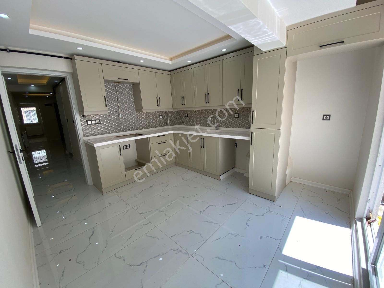 🏡ibrahim Çelebi Mahallesi 🏡 ✅3+1 130 M2 5 Katlınım Zemin Katı ❇️kombi Petekli