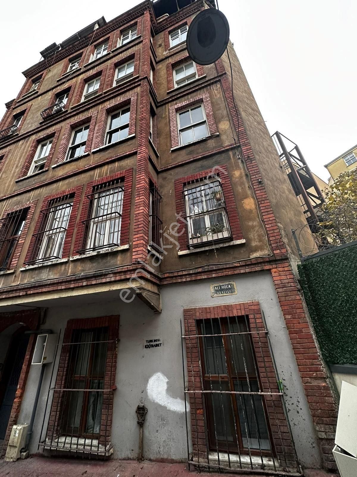 Myd Galata Tarihi Eser Binada Aydınlık 2+1 Kiralık Daire