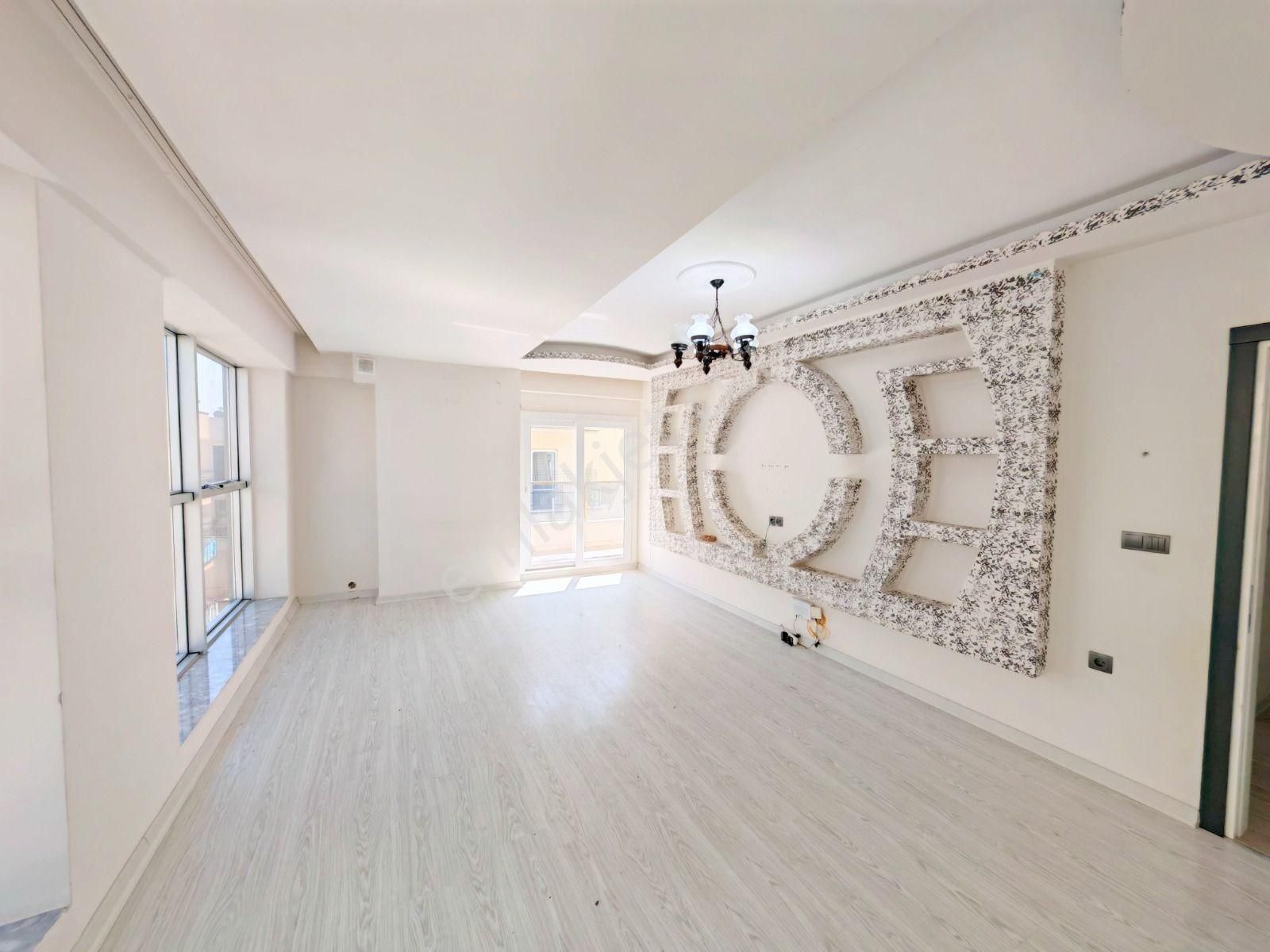 Didim Merkezde Satılık 3+1 Ayrı Mutfak Çift Balkonlu Geniş Daire