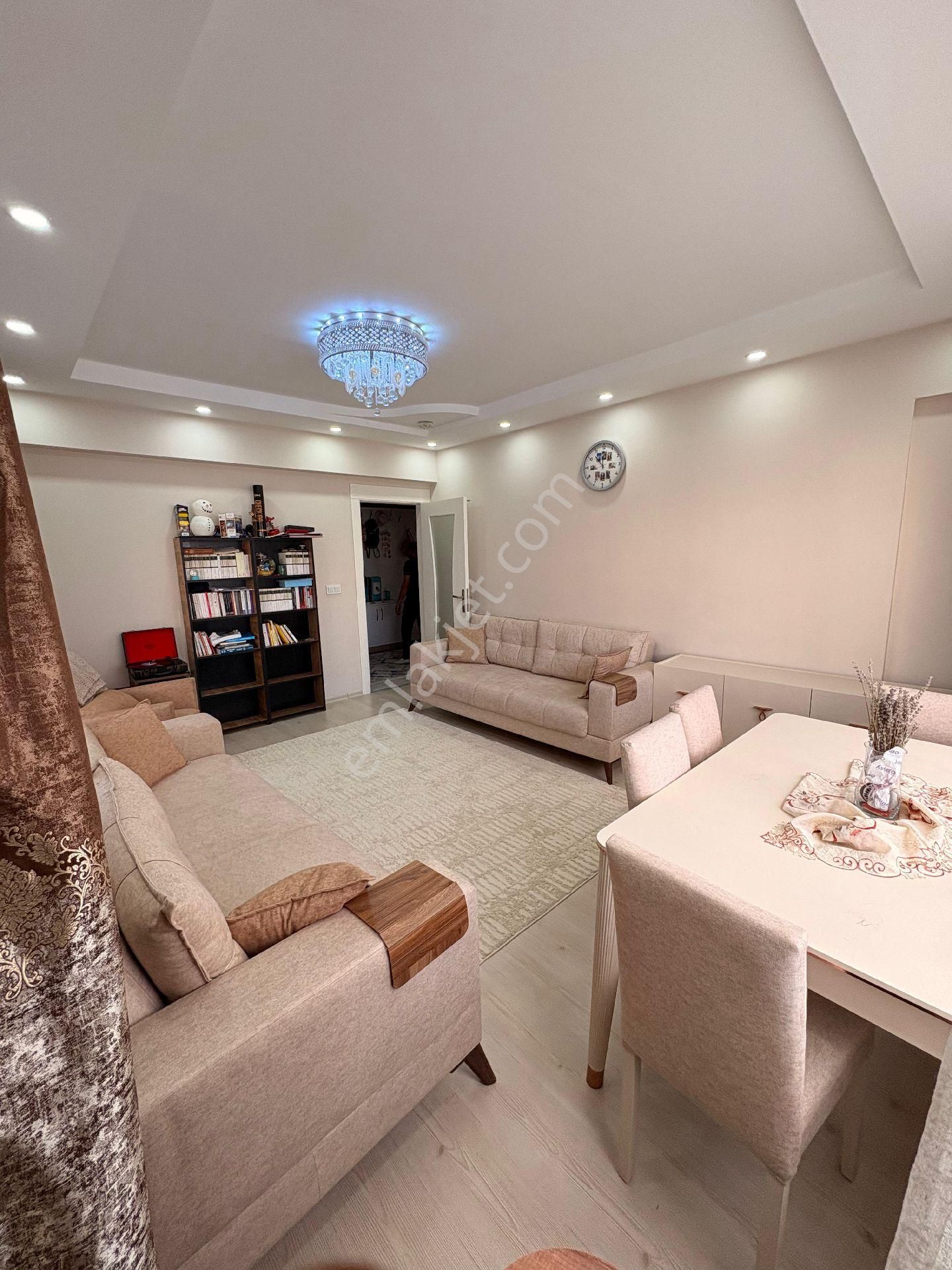 Beykent 1.etap Uzay Çatılı Civarı Satılık 2+1 Daire
