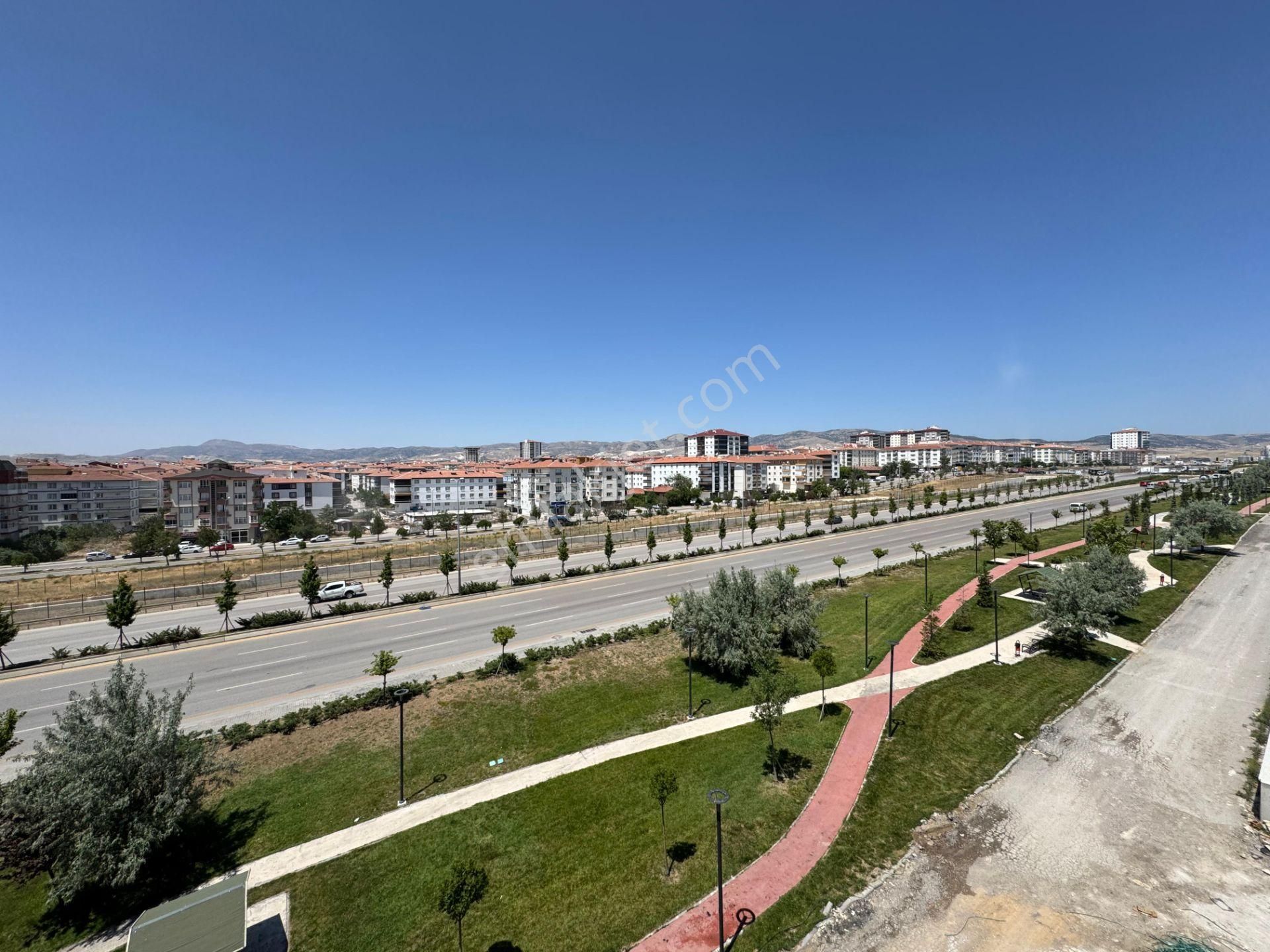 Evim Emlak'tan Ayaş Yoluna Cephe Önü Açık Full+full Yapılı Daire