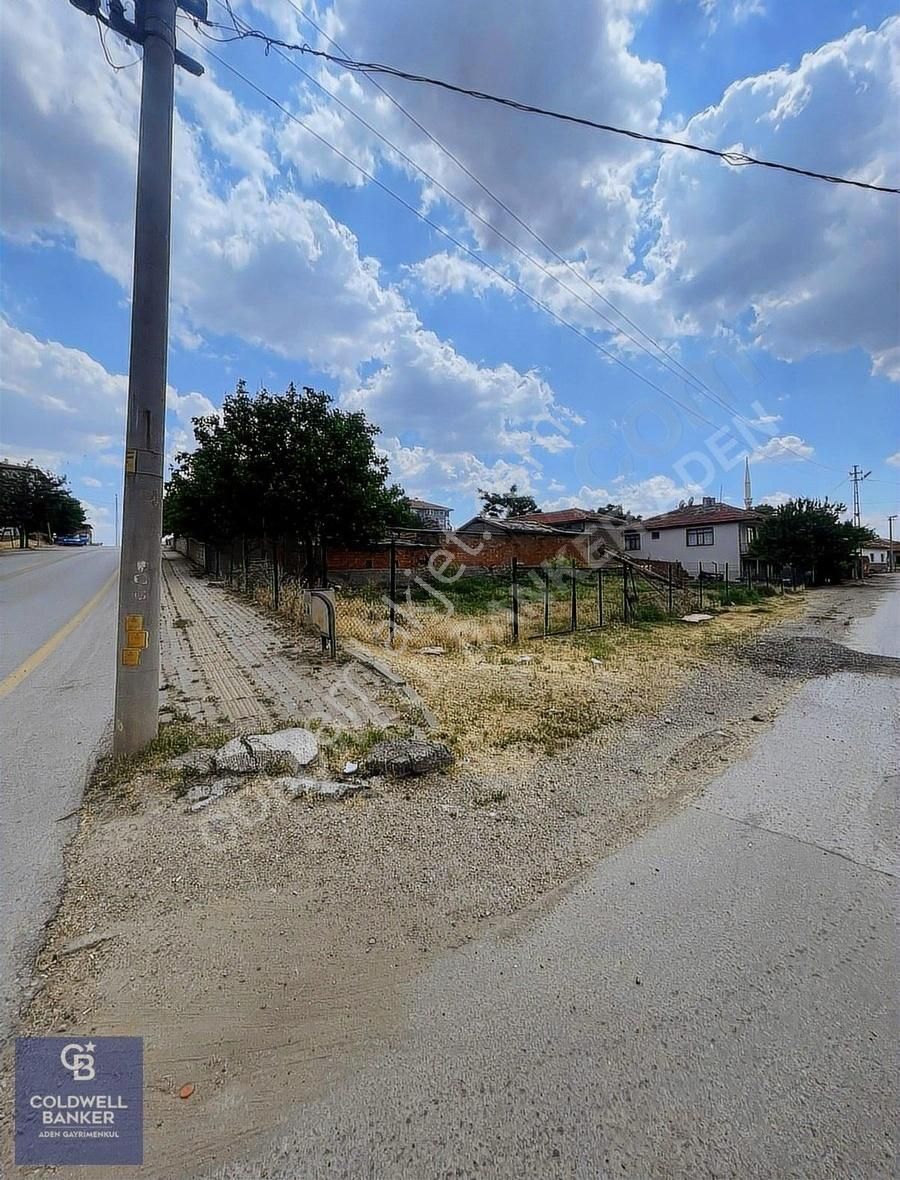 Temelli Bacı'da Eskişehiryoluna Yakın Asfalt Ve Kadastro Yolunda