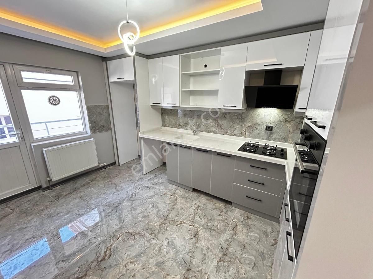 Sincan Mareşal Çakmak Mh 3+1 Full Yapı Ara Katta E.banyolu Daire