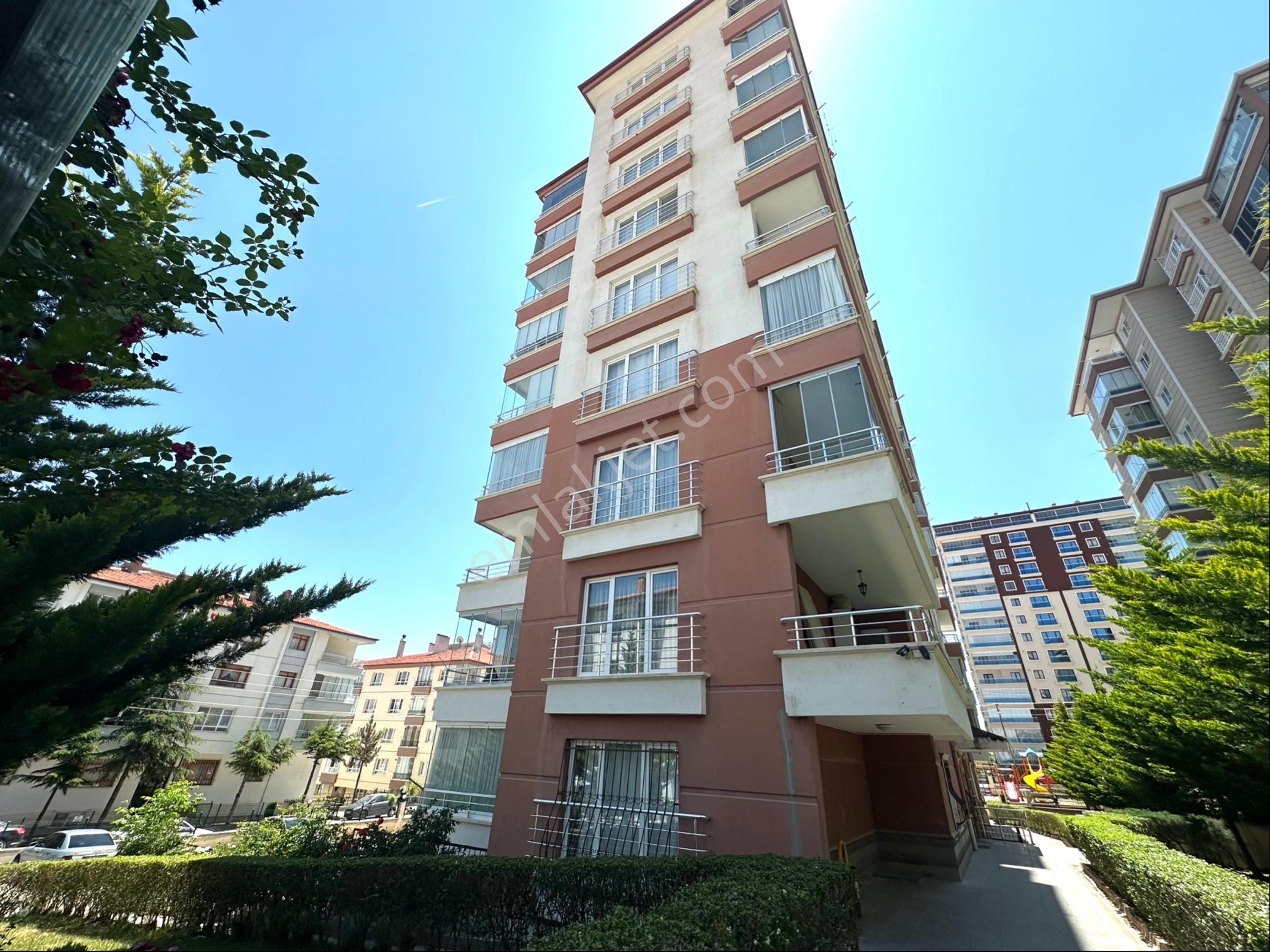 Acil Satılık Site İçinde Park Manzaralı Güney Cephe 3+1 Kilerli Ebeveyn Banyolu