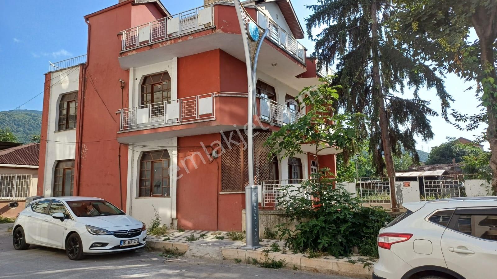 Kocaeli Gölcük A.ulaşlı Sahile 100 Metre Satılık Villa Ve Arsası