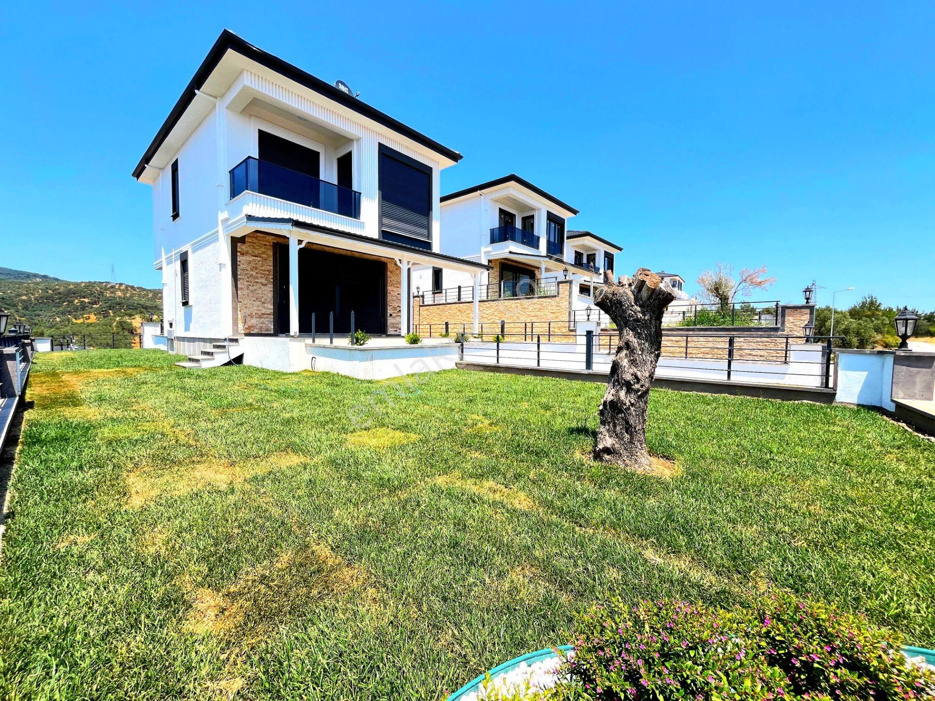 ▶ ▶ Akçay Körfez'den Küçükkuyuda Deniz Manzaralı Havuzlu Site İçinde 3+1 Villa