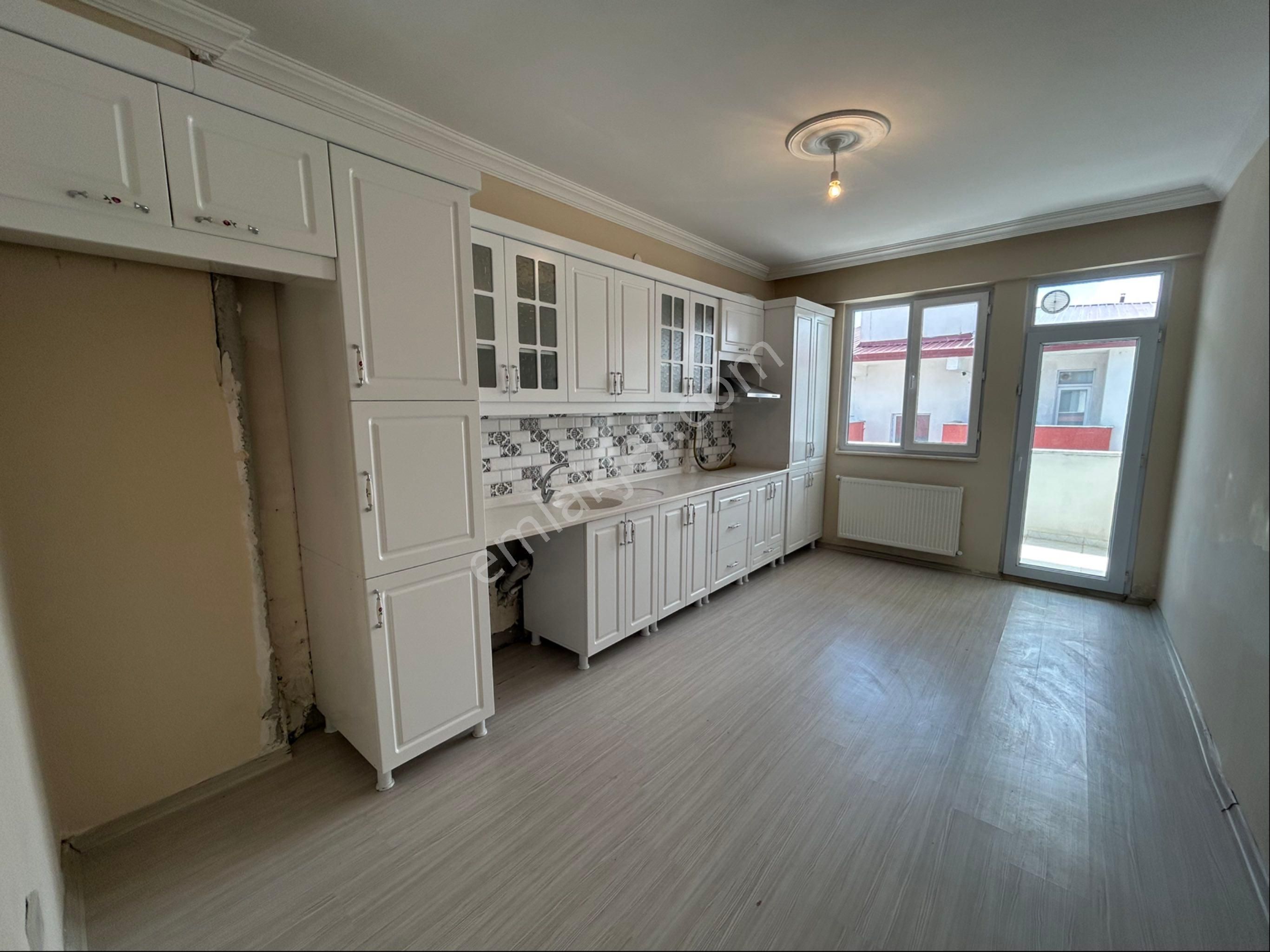 Hastane Yakını 3+1 165 M2 Güney Cephe Ferah Otopark Kap.balkon Üst Yalıtımlı
