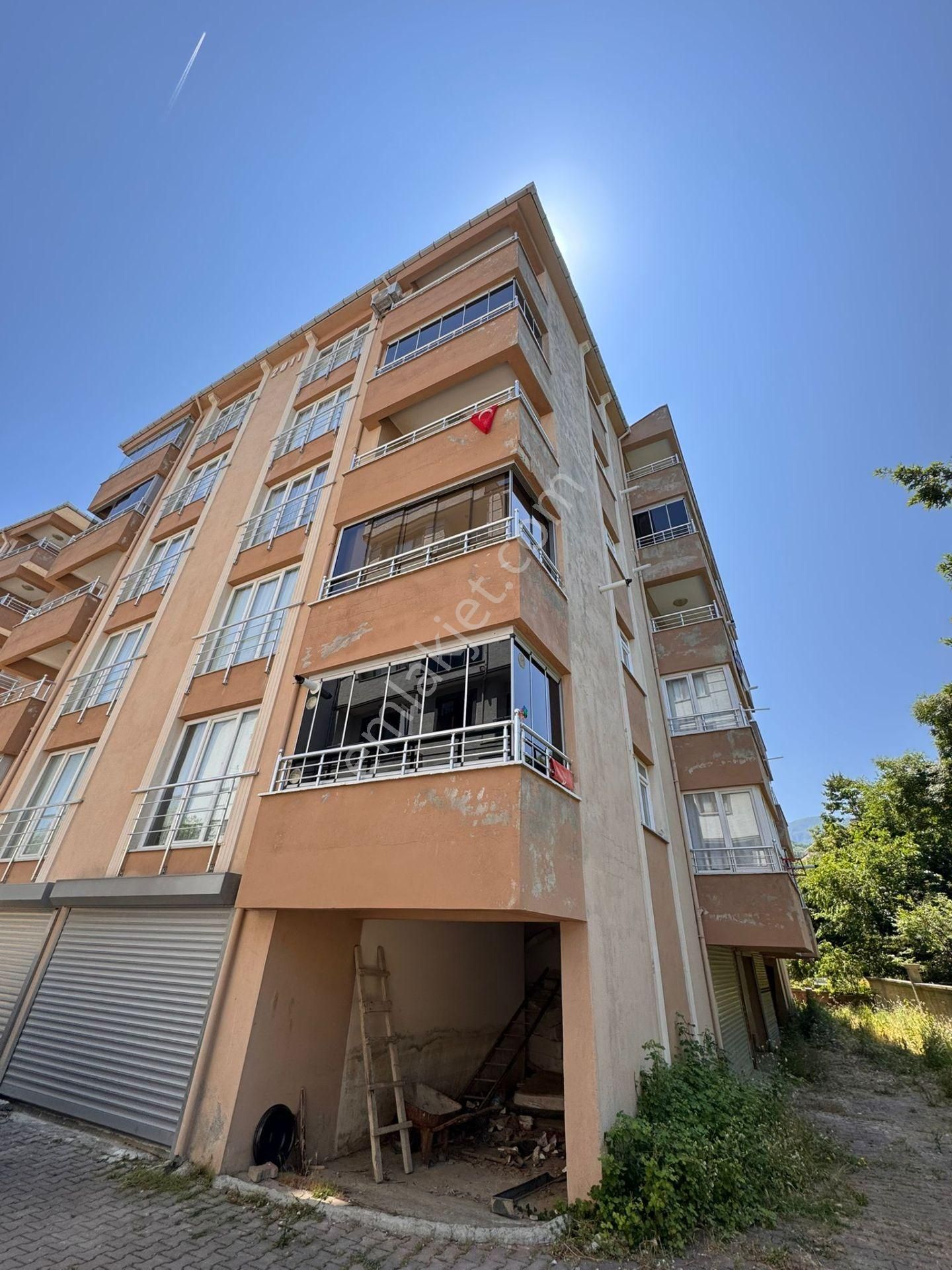 Cide Demirtaş Emlak Güvencesi İle Sahilde Satılık 2+1 Daire