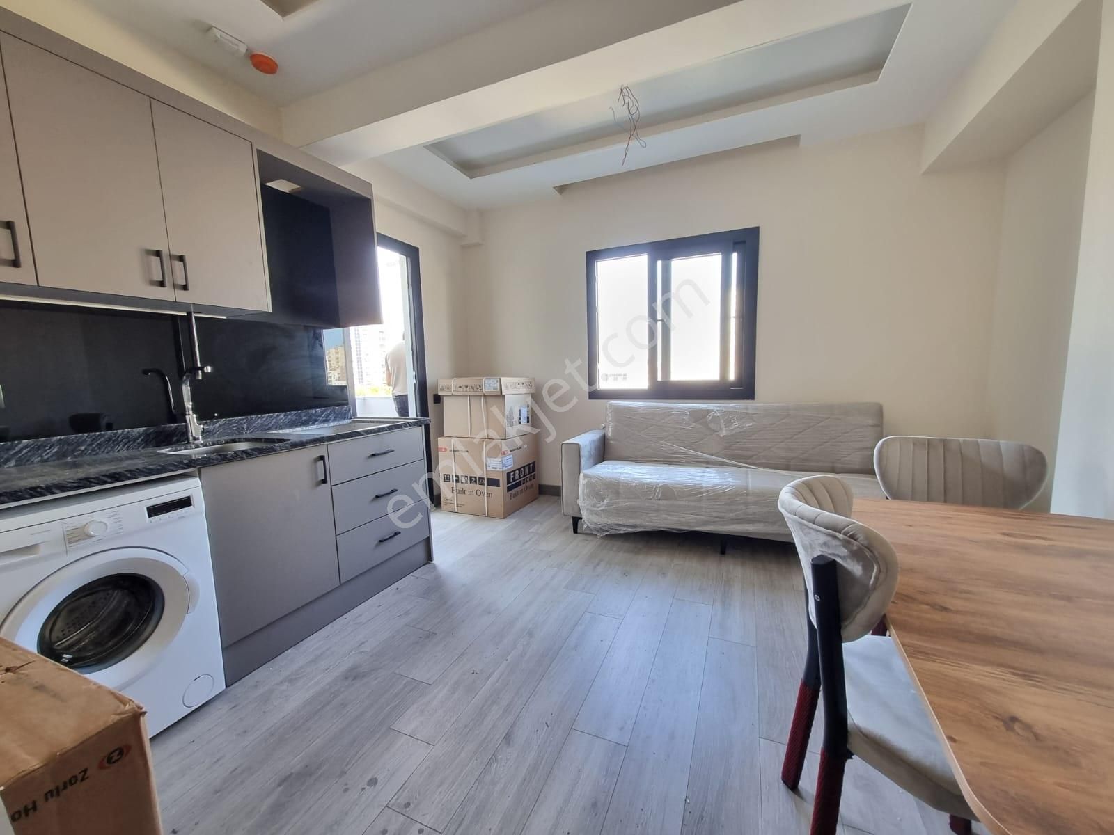 Karınca'dan Mezitli'nin Merkezinde Full Sıfır Eşyalı 1+1 Kiralık