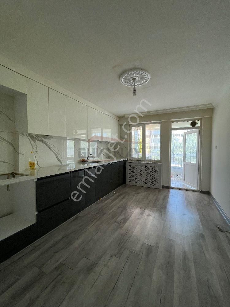 Güvenay - Çorum Çiftlik Caddesi Üzeri 3+1 Satılık Daire