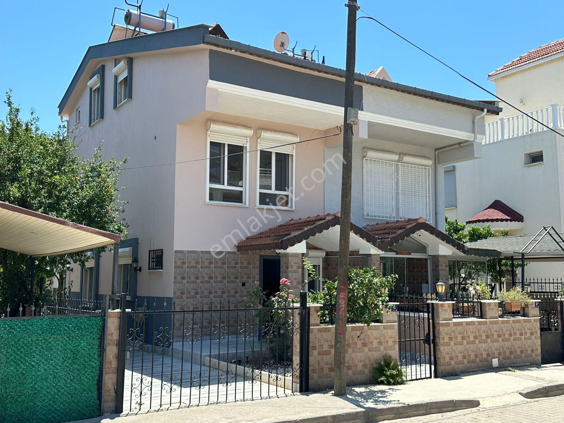 Didim Efeler Mah, 3+1 Açık Mutfaklı Ve Teraslı Villamız Bahçeli Ve Ön Cephelidir Villamız Satılık