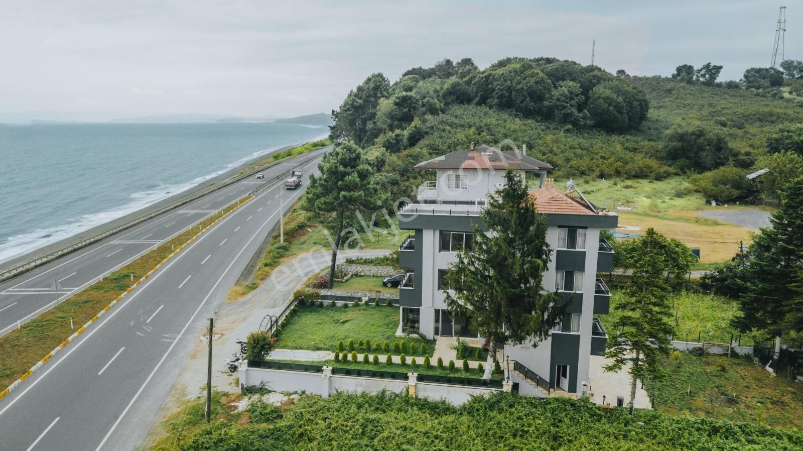 Cg Nova'dan Acil Satılık Akçakoca'da Denize Sıfır Villa