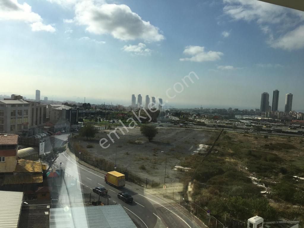 Kartal E5'te Burak Bora Butik Plaza Eşyalı Full Deniz Manz Ofis